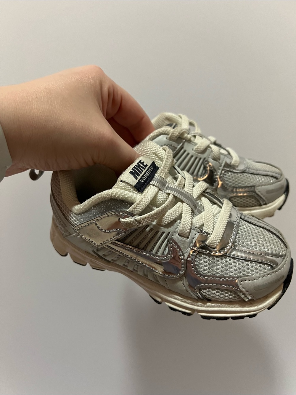 Nike Vomero 5 sneakers silver toddler/little kids size 8